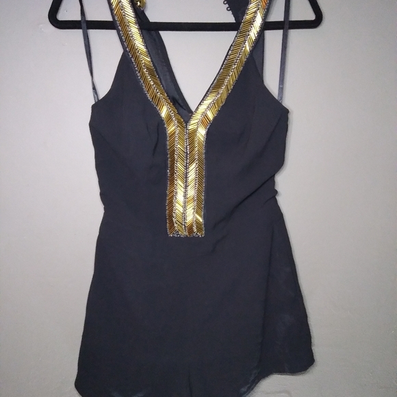 Bebe Sz XS Women's Black Gold Detail Neck Zipper Back Pockets Romper
